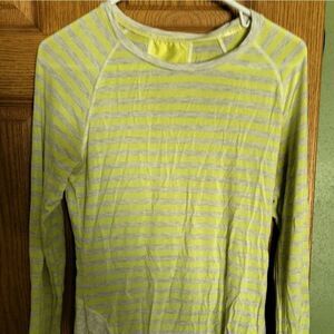 Women's Medium RPG long sleeve top